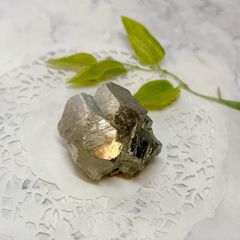 パイライト CUBE型／ペルー ワンサラ鉱山産 クラスター原石 - メルカリ