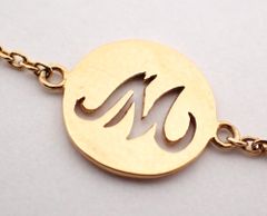 美品 STAR JEWELRY(スタージュエリー) ブレスイニシャルプレート アルファベットM K18YG 1.1g イエローゴールド