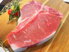 特大 Tボーン ステーキ  約700g-800gサイズ  28日熟成　USDAチョイスグレード　サーロイン ＆ ヒレ 骨付き肉 ステーキ  ・T born・ steak