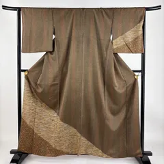 付下げ 身丈160.5cm 裄丈66.5cm M 袷 花唐草 縦縞模様 刺繍 金銀彩 焦茶色 正絹 美品 秀品 【中古】