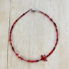 赤いビーズネックレス／チョーカー
