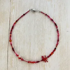赤いビーズネックレス／チョーカー
