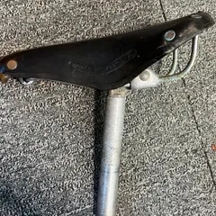 ブルックス　プロフェッショナル　サドル　黒（小鋲）ビンテージパーツ（貴重品） ブルックスプロフェッショナル（チームプロ）（黒革 大銅鋲）の