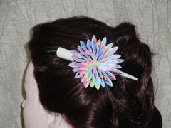 正絹 つまみ細工 ★虹色菊 #C006 成人式 卒業式 披露宴 ヘアクリップ 簪