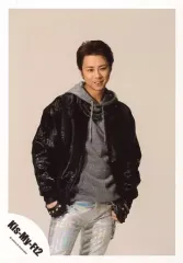 【中古】生写真(ジャニーズ) Kis-My-Ft2/北山宏光/膝上・ジャケット黒・パーカーグレー・両手腰・右向き・歯見せ・背景白/公式生写真