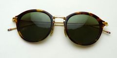 【福山さんなど有名人も愛用する人気モデル】THOM BROWNE（トムブラウン）　UES011A-215-49（honey tortoise / green）