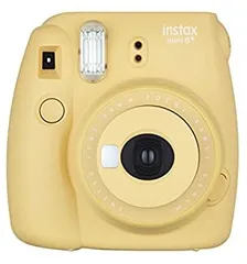 【中古】(未使用･未開封品)FUJIFILM インスタントカメラ チェキ instax mini8プラス 接写レンズ・純正ハンドストラップ付き ハニー INS MINI 8P HONEY