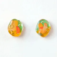 No.654　レジン　宝石型　左右非対称　緑　オレンジ　ゴールド　ピアス　イヤリング　ハンドメイド