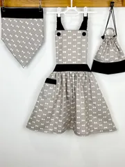 くすみベージュのハンドメイド子供エプロンと三角巾と巾着袋の3点セット