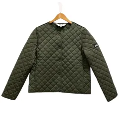 エーグル AIGLE ジャケット キルティングジャケット 中綿 ノーカラー ショート丈 ワンポイント 長袖 40 カーキのサムネイル