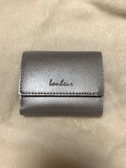 三つ折り財布（シルバー）