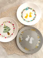 鎌倉購入♡白地に青い花と波のような蔓模様の小皿♡上品な金彩