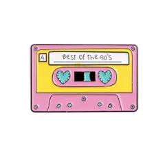 カセットテープ　ピンク ピンバッジ ピンズ レトロ アンティーク ユニセックス