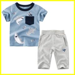【在庫処分】ボーイズトップ+パンツ 上下セット 男児 綿 普段着 キッズ 半袖Ｔシャツ+ハーフパンツ2点 カジュアル 部屋着 男の子 車/恐竜/サメ柄90 夏服 100 110 子供服 120 130 [KISBINI] 140