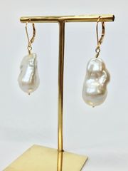 新品未使用】LARICA バロックパール フックピアス 真珠 ラリカ - メルカリ