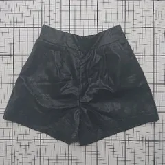 ◇ Θ 美品 ユーイ 高級感 レザーショートパンツ サイズS ブラック系 レディース E  【1508200019444】のサムネイル