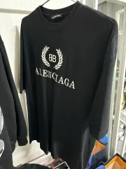 【新品】BALENCIAGA(バレンシアガ) BB 月桂樹ロゴ 半袖Tシャツ BALENCIAGA(バレンシアガ) BB 月桂樹ロゴ 半袖Tシャツ - メルカリ