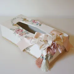 ジェニファーテイラー Jennifer Taylor ティッシュボックス おしゃれ カバー ケース Petit Trianon（プチトリアノン） 刺繍 花 タッセル cushion おしゃれ インテリア雑貨