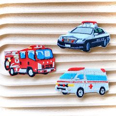大人気❣️パトカー　消防車　救急車《働く車アイロン刺繍ワッペン》3個セット