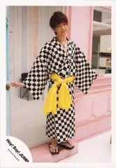 【中古】生写真(ジャニーズ) Hey! Say! JUMP/知念侑李/全身・浴衣黒.白・帯黄色・両手広げ・室内・壁ピンク.白/公式生写真