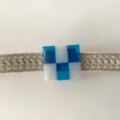 和モダン青と白　幾何学模様の帯留