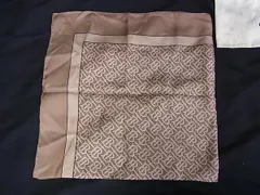 ■新品同様■ BURBERRY バーバリー シルク100% 総柄 大判 スカーフ ストール ショール レディース ブラウン系 FM2301