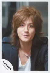 【中古】生写真(ジャニーズ) KAT-TUN/赤西仁/バストアップ/ジャケット黒/白インナー