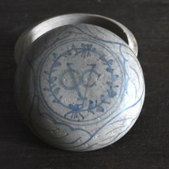 オランダ　東インド会社　香合　小物入れ　古伊万里　小さな欠けあり　ヴィンテージ 150407204718-585x379.jpg