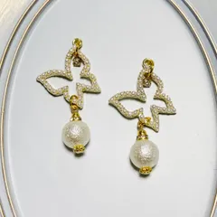 ハンドメイド　パール蝶々&コットンパール〈ピアス/イヤリング/チャーム〉