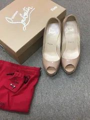 クリスチャンルブタン　オープントゥ　パンプス　エナメル　ベージュ　351/2　TO.06