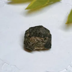 綺麗な炭素質コンドリュール NWA2812隕石標本 綺麗な炭素質コンドリュール NWA2812隕石標本