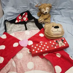 S92210  キャラクター 4点セット  ミニー ダフィー ポーチ ポータブルクッション タオルケット 水玉 まとめ アウトドア用品