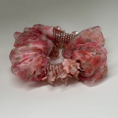 ふんわり優雅な花柄シュシュ
