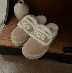 2024年最新】UGG サンダル 24.5の人気アイテム - メルカリ