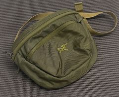 ◇ ARC'TERYX MANTIS 2 アークテリクス マンティス 約25x17x6cm 【防虫剤のようなニオイ残り＆汚れあり】 ショルダー ウエスト バッグ グリーン系 / 中古