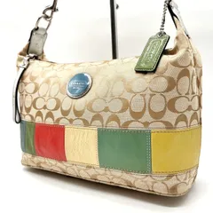 ✨良品✨ COACH コーチ ワンショルダーバッグ トートバッグ パッチワーク シグネチャー 総柄 マルチカラー  ロゴプレート シルバー金具 チャーム A4収納 大容量 キャンバス レザー レディース ベージュ 肌色 シルバー 銀色