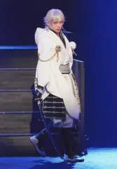 【中古】生写真(男性) 染谷俊之(鶴丸国永)/ライブフォト・全身・右向き・キャラクターショット/舞台「『刀剣乱舞』維伝 朧の志士たち」舞台写真ブロマイド