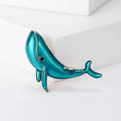 クジラ ブローチ エメラルドグリーン エナメル 鯨 魚 海 哺乳類 幸運 金運 縁起物 神秘的 海洋生物 カジュアル お揃い ギフト ペア 贈り物 贈りもの 新品