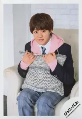 【中古】生写真(ジャニーズ) なにわ男子/大橋和也/膝上・座り・衣装紺・ピンク・グレー・両手クッション抱え・左向き・口閉じ/「なにわ男子 First Live Tour 2019～なにわと一緒に#アオハルしよ?～」グッズオフショット/公式生写真