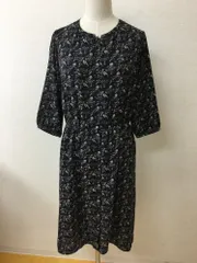 chocol raffine robe　濃紺にベージュ小花柄のワンピース 前ボタン