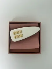 2025年最新】mIumIu ヘアピン 白の人気アイテム - メルカリ