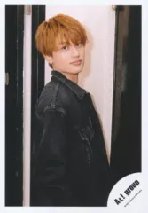 【中古】生写真(ジャニーズ) Aぇ! group/小島健/上半身/「関西ジャニーズJr. あけおめコンサート2021～関ジュがギューッと大集合～」グッズオフショット/公式生写真