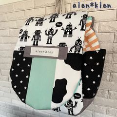 名入れ無料＊ベビーリュック＊白黒ロボット柄＊男の子のお祝いに♪一升餅用にも