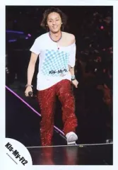 【中古】生写真(ジャニーズ) Kis-My-Ft2/藤ヶ谷太輔/ライブフォト・全身・衣装白水色・右手マイク・左足上げ/公式生写真