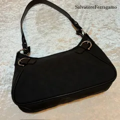 <<『フルーツオレ様』専用>>フェラガモ　SalvatoreFerragamo　ガンチーニ　ブラックキャンバスレザー　ワンショルダーバック