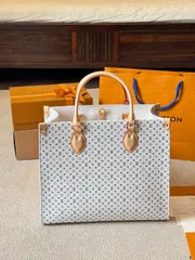 【今日特価】LV Onthego 35cm プリントジャングルバッグ
