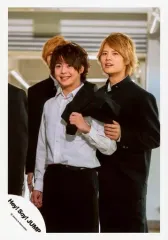 【中古】生写真(ジャニーズ) Hey! Say! JUMP/有岡大貴・岡本圭人/膝上・制服黒・学ラン・シャツ白・有岡左手上着・岡本左手有岡の腕/「真剣SUNSHINE」PV＆ジャケ/公式生写真
