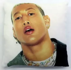 【中古】クッション・本体 関口メンディー スクエアクッション F.L.Y. BOYS F.L.Y. GIRLS ver. ファンとつくる EXILE TRIBE オンラインブース ～GENERATIONS～ グッズ