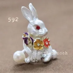 淡水パール付きのうさぎさんブローチ　天然真珠 カジュアル かわいい ナチュラル 新品 大人 動物 生き物 小ぶり アニマル ペンダントトップ 子供 NerD