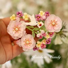 八重桜と白い鳥のハートリースブローチ　つまみ細工
